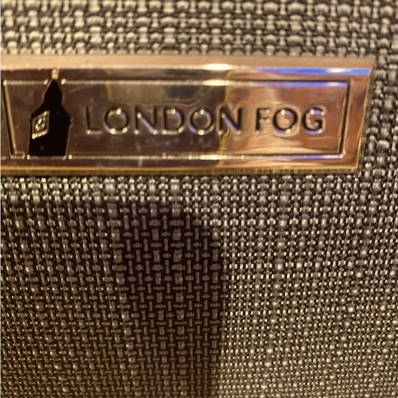 London Fog Travel Bag / Carry On - Picture 3 of 7